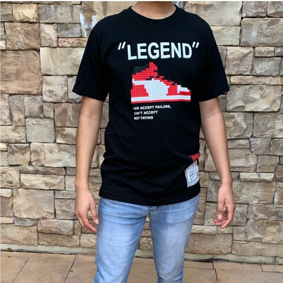 MENS SNEAKER GRAPHIC TEE - Picture 1 of 6